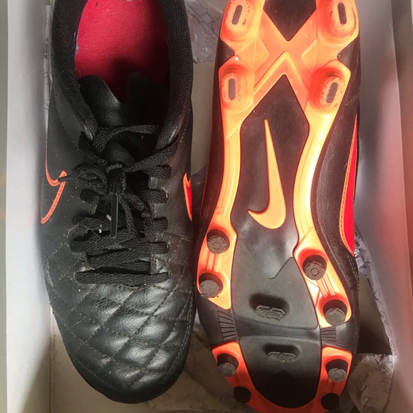 Womens cleats - Picture 2 of 2